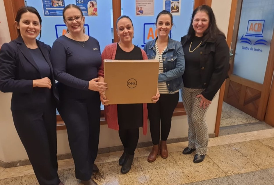 Empresa ganhadora da campanha “Indique e ganhe” recebe prêmio