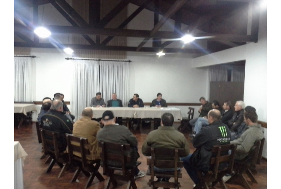 Reunião da AVIGA discutiu projeto coletivo de estação de tratamento