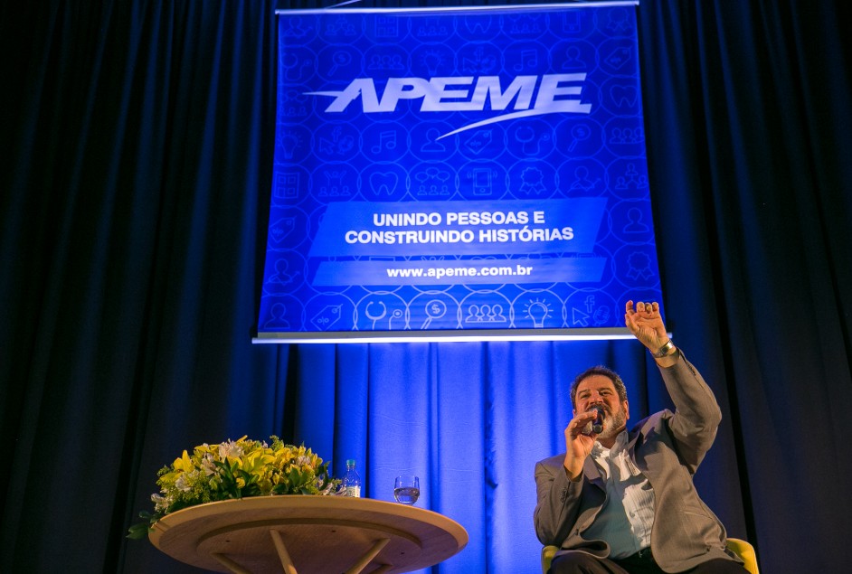 Em noite aclamada pelo público, Cortella despertou a vontade de repensar valores e atitudes (Fotos: Igor Guedes)