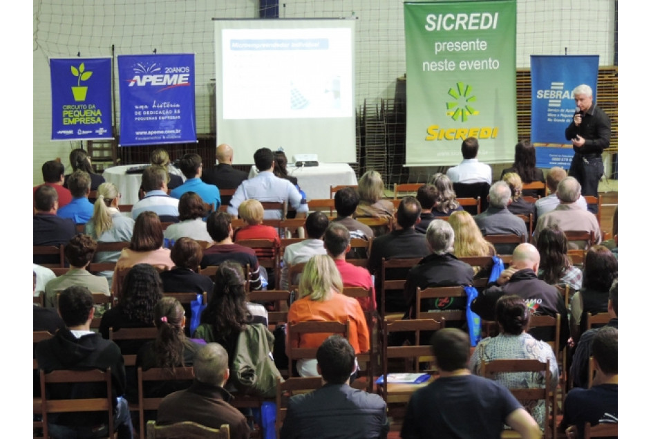 Primeira palestra da APEME reúne empreendedores no Bairro Cairú
