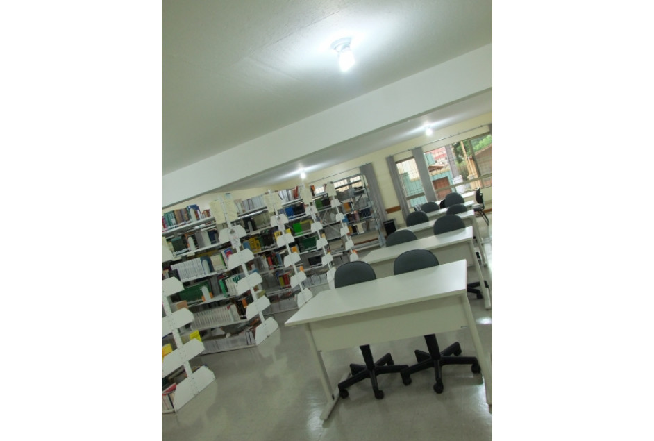 Distribuição de picolés marcou o primeiro dia letivo da Faculdade FISUL