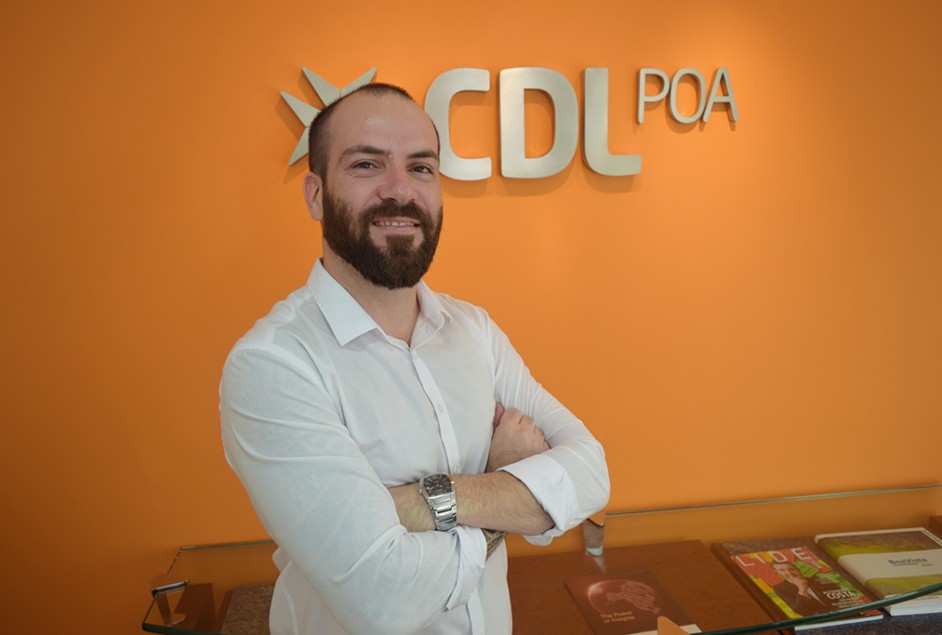 Supervisor da CDL Porto Alegre, Diego Berzagui, palestra sobre inadimplência no dia 20 de junho