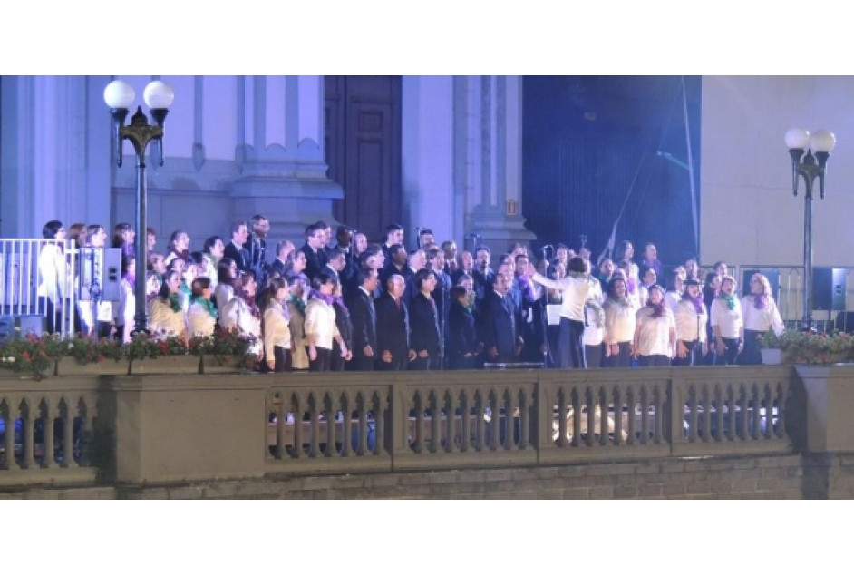 Coro Simplesmente participa do Desfile Cênico Musical