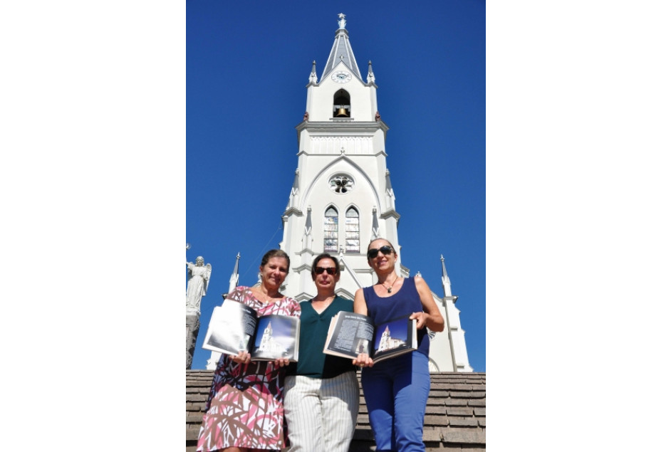 Livro resgata e eterniza história de fé da região