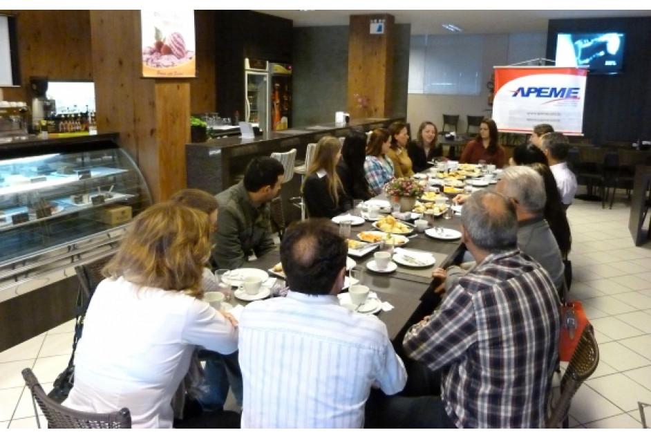 Viviane Basso dividiu experiências sobre Feira na Alemanha em café da manhã