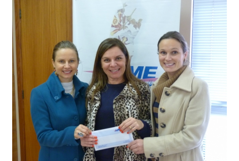 APEME entrega doação à Liga de Combate ao Câncer