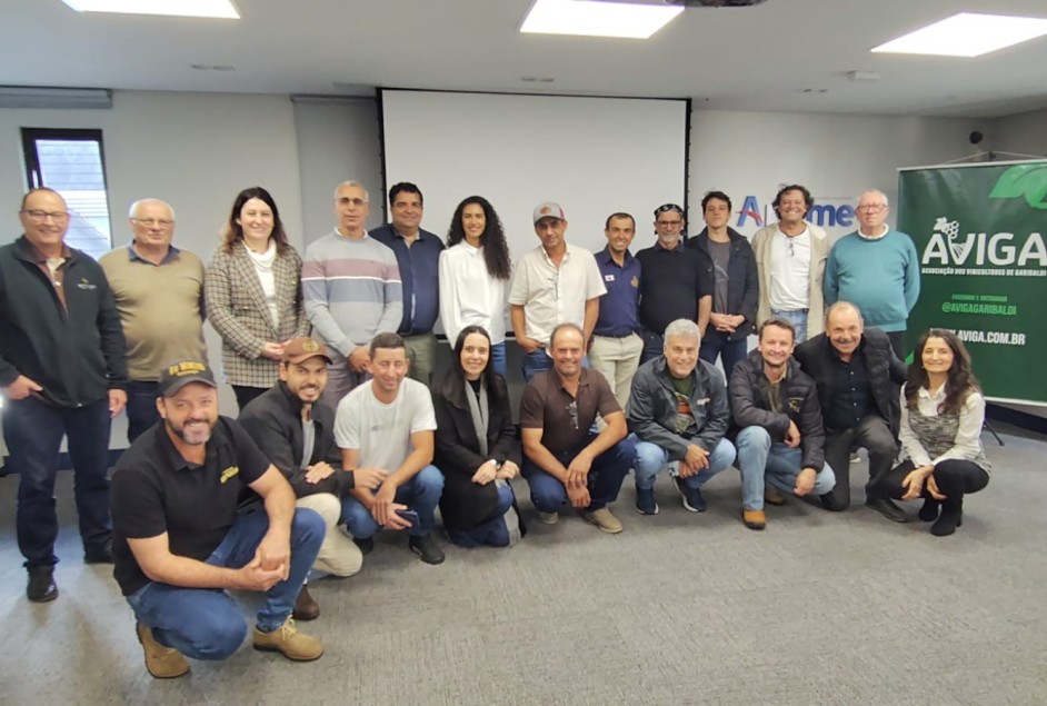 Missão empresarial: AVIGA recebe grupo de produtores de cachaça de Minas Gerais