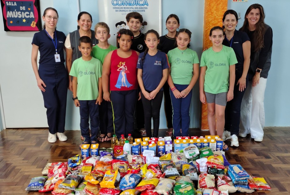 Primeira palestra do “Conexões do Bem” arrecada mais de 100kg de alimentos para o FAC