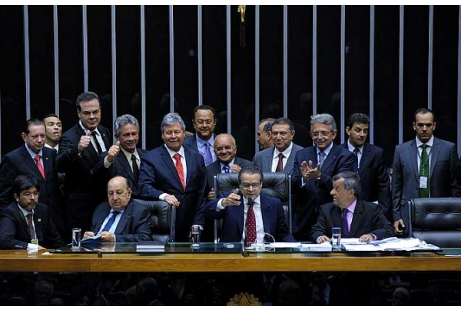 Câmara aprova projeto que inclui setor de serviços no Supersimples 