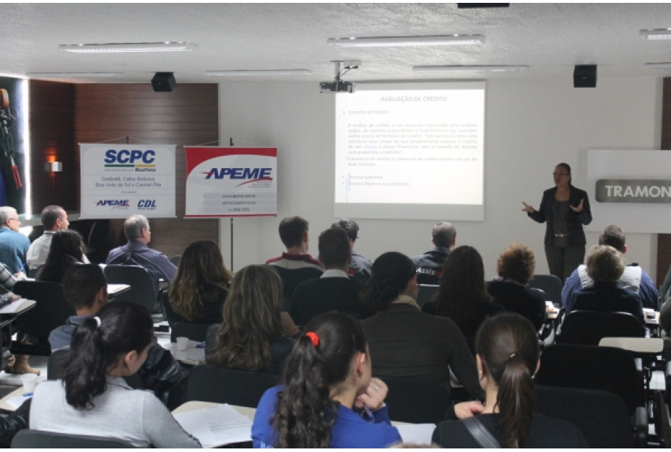 Palestra abordou "Análise de crédito e cobrança" para empresários e colaboradores