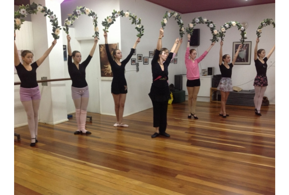 Escola de Ballet traz coreógrafa a Garibaldi