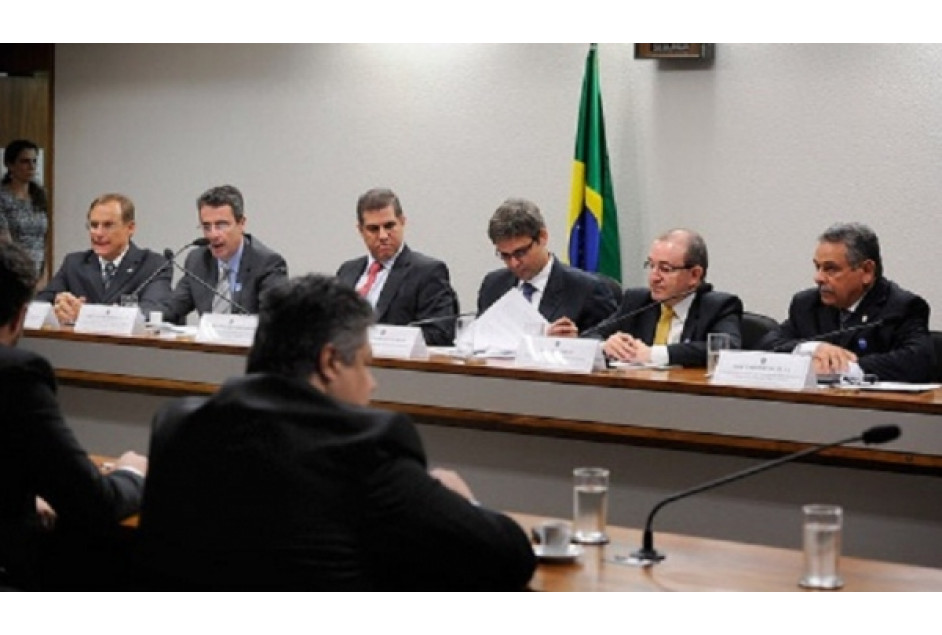 Microempresas sofrem com a 'substituição tributária' e com a burocracia, dizem debatedores 