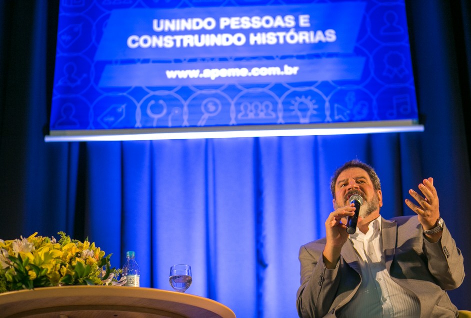 Em palestra em Garibaldi, Cortella faz público refletir sobre sua marca pessoal