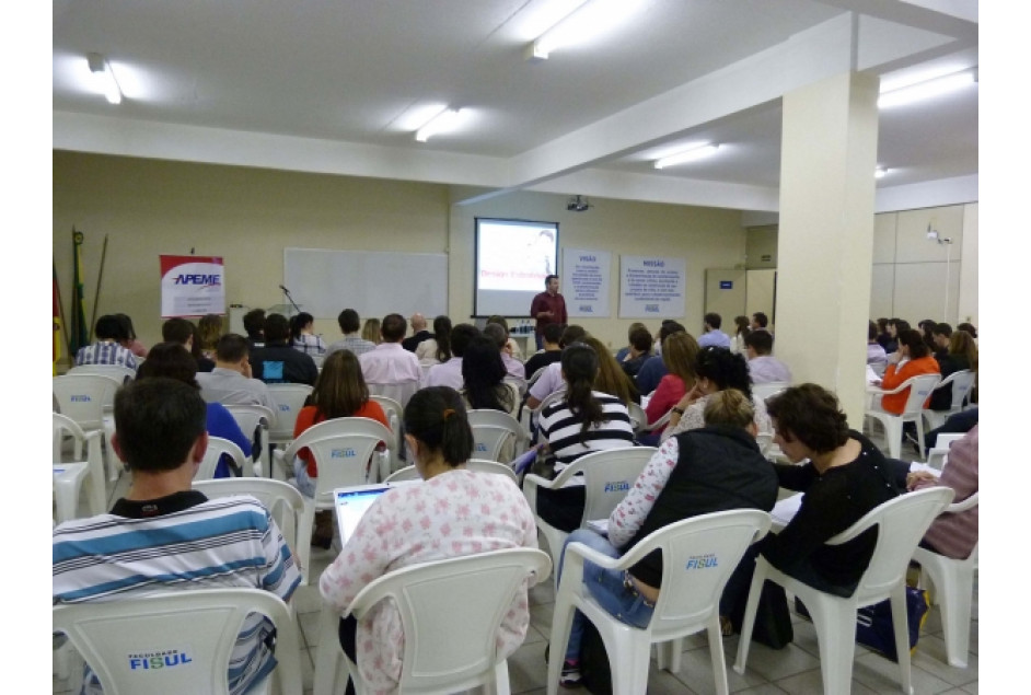 Palestra sobre comportamento do consumidor reúne 100 pessoas