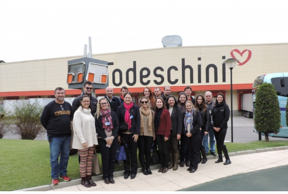 APEME realiza visita técnica à empresa Todeschini