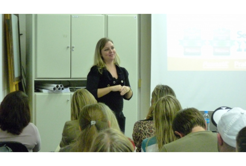Palestra na APEME abordou Comunicação Interna com case da Famastil