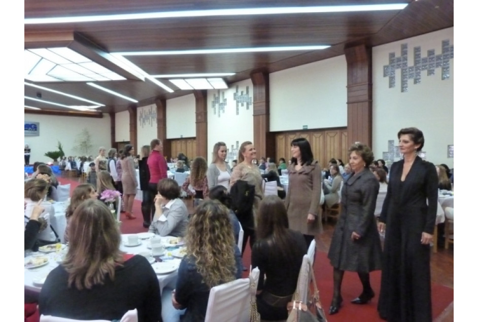 Ingressos à venda para Chá Beneficente 