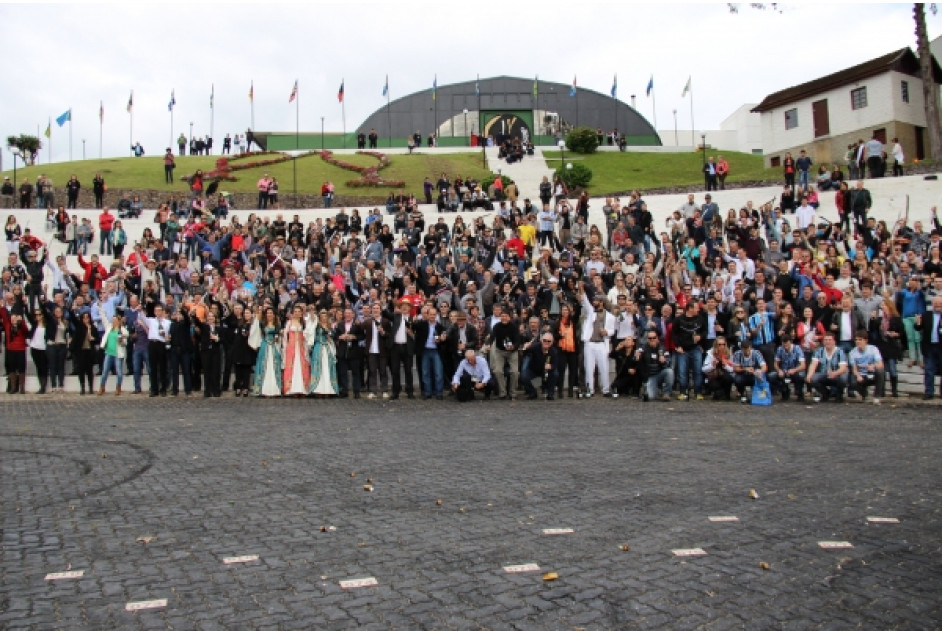 Fenachamp realiza o maior sabrage coletivo do mundo 