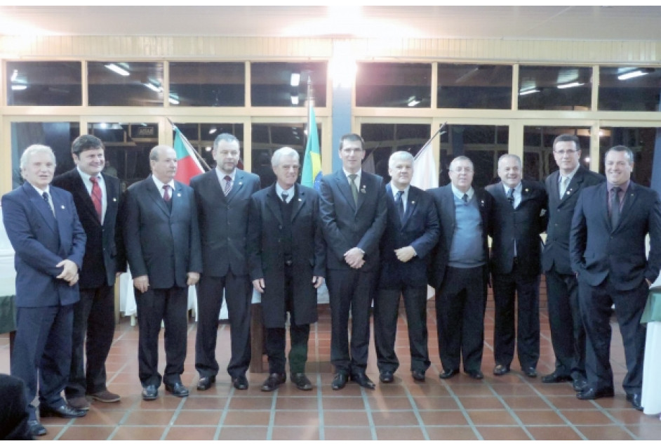 Leonir Nicaretta assume o Rotary Clube Garibaldi