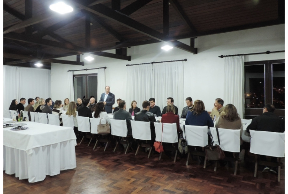 AGACIM comemora Dia do Corretor de Imóveis com jantar